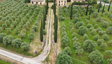 VENDESI VILLA CORTONA