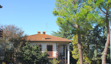 VENDESI CASA INDIPENDENTE CORTONA