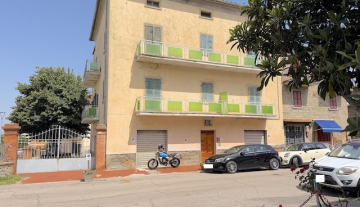 VENDESI PORZIONE DI CASALE CAMUCIA