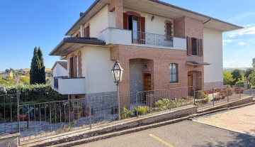 VENDESI TERRATETTO ASCIANO